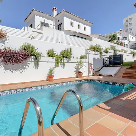 011 Bright And Spacious With Private Pool *