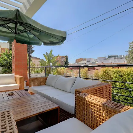 011 Bright And Spacious With Private Pool