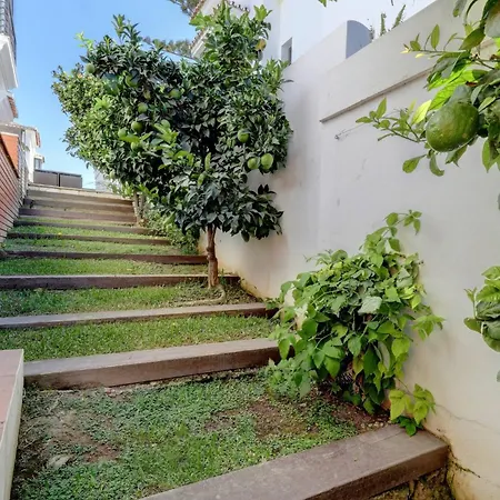 011 Bright And Spacious With Private Pool *