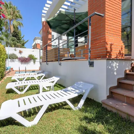 011 Bright And Spacious With Private Pool *